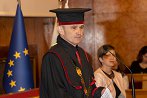 Z uvodnim nagovorom je dekan prof. dr. Damir Karpljuk pozdravil diplomante in ostale goste Z uvodnim nagovorom je dekan prof. dr. Damir Karpljuk pozdravil diplomante in ostale goste