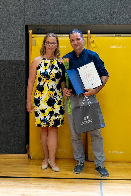 Prodekanja za znanstveno in raziskovalno dejavnost prof. dr. Maja Pajek in prof. dr. Gregor Starc Prodekanja za znanstveno in raziskovalno dejavnost prof. dr. Maja Pajek in prof. dr. Gregor Starc