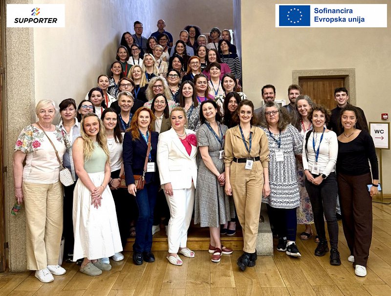 Udeleženci zaključne konference na skupinski fotografiji Udeleženci zaključne konference na skupinski fotografiji
