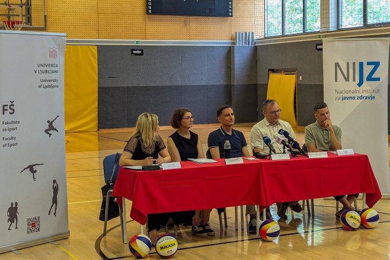 Predstavniki Nacionalnega inštituta za javno zdravje, Ministrstva za zdravje in Fakultete za šport na novinarski konferenci Predstavniki Nacionalnega inštituta za javno zdravje, Ministrstva za zdravje in Fakultete za šport na novinarski konferenci