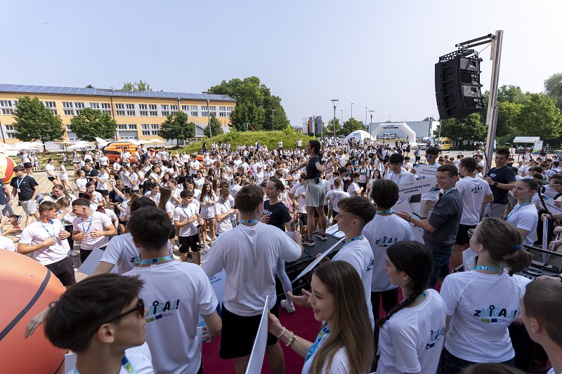 1300 dijakov se je zbralo na Dnevu odklopa zMIGAJ! 2026